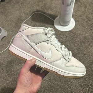 Beige and light grey mid court vision